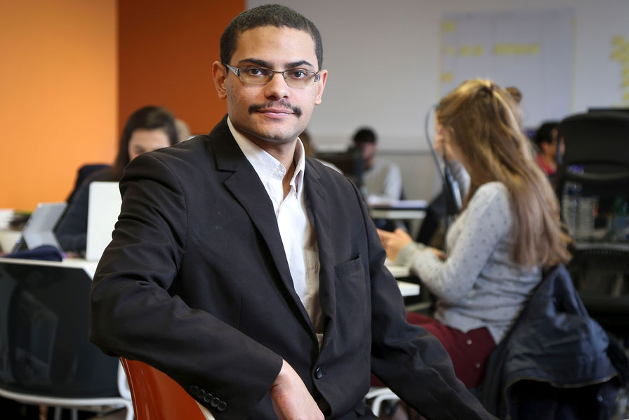 You are currently viewing Christophe Bisson, 60 000 nuances de rouge à lèvres